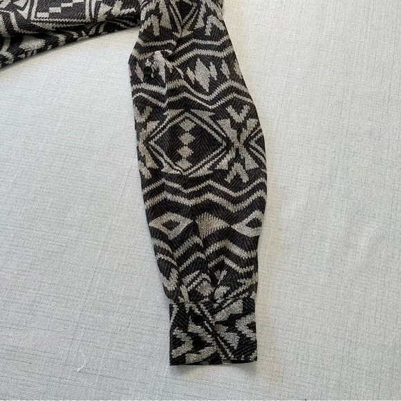 Kardashian Kollection Shirt Sheer Button Roll Tab Sleeve Animal Print Size XS - Picture 8 of 9
